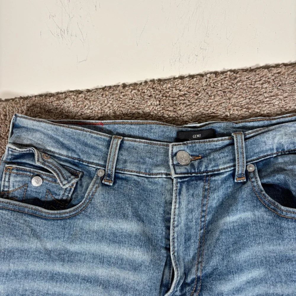 True Religion Geno Relaxed Slim Light Wash Jeans Mens 36x31 Flap Pocket